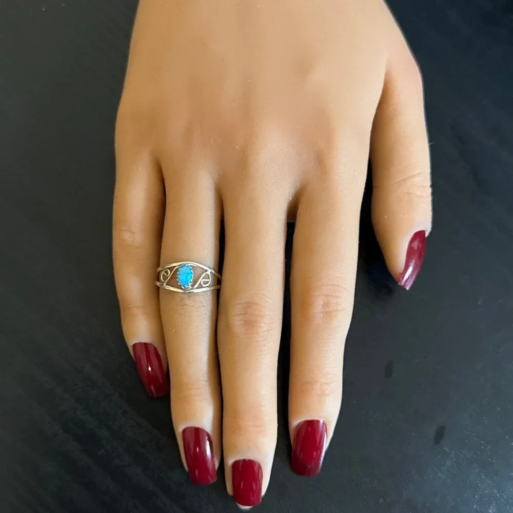 Silver‎ 925 Delicate Opal Ring
